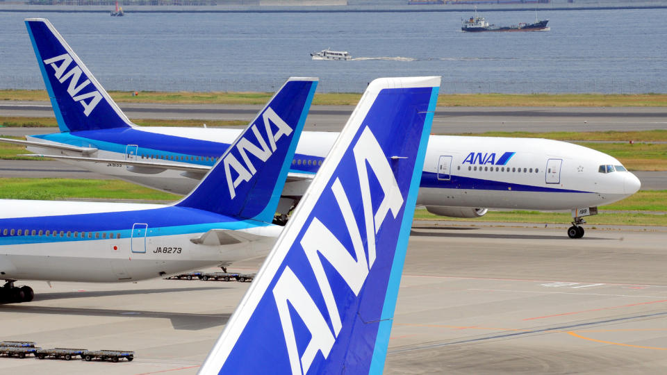 VIL SK�NE MILJ�ET:  All Nippon Airways ser helst at du gj�r ditt forn�dne f�r du stiger om bord: Foto Katsumi Kasahara/AP/Scanpix