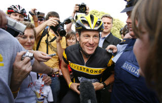 MED EGET LAG: Neste sommer skal Lance Armstrong sykle med sitt nyopprettede lag, RadioShack, i Tour de France. Foto: AFP