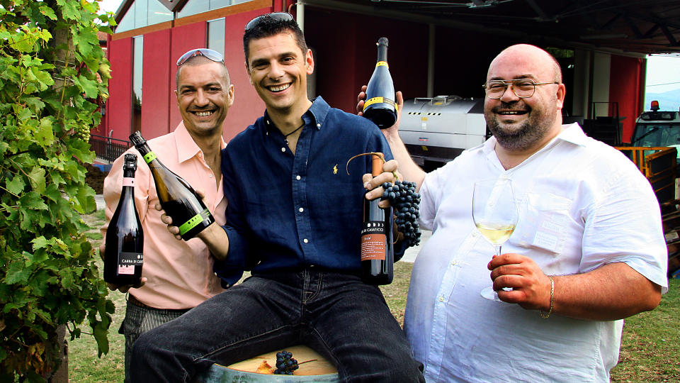 CARRA DI CASATICO: Andrea Robuschi, Bonfiglio Carra og Paolo Magri er str�lende forn�yd med �rets vindruer.  Alle foto: Kirsten Margrethe Buzzi