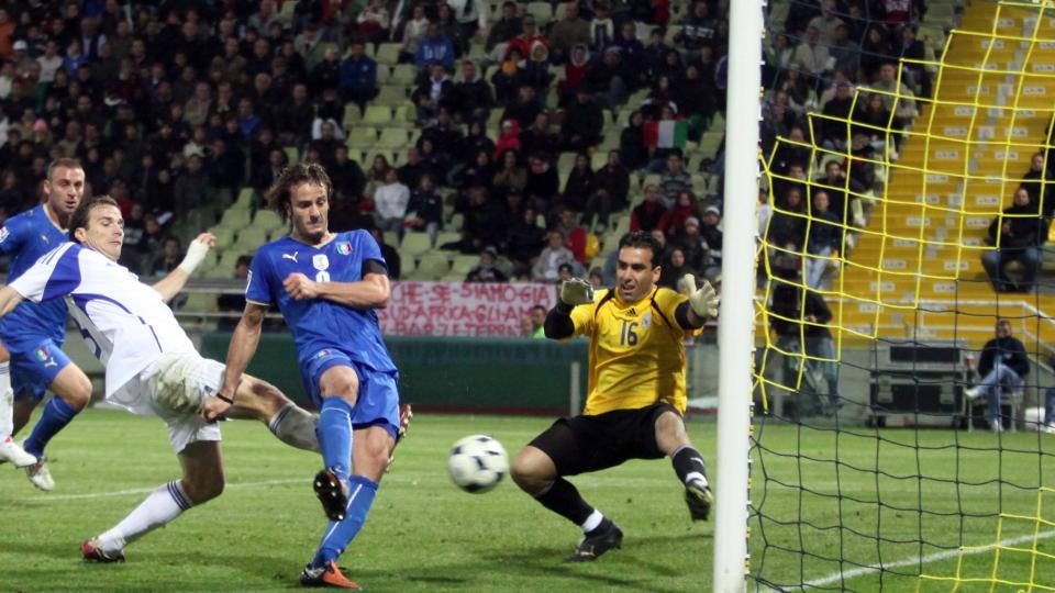 SNUDDE KAMPEN: Italia l� under 2-0 for Kypros, f�r Alberto Gilardino tok grep og snudde tap til seier. Foto: Scanpix/EPA