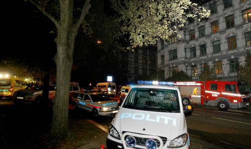 STORBRANN: N�detatene rykket tallrikt ut etter at det sent onsdag kveld br�t ut brann i en byg�rd i Fougstads gate p� Ila i Oslo.
Foto: Heiko Junge / SCANPIX