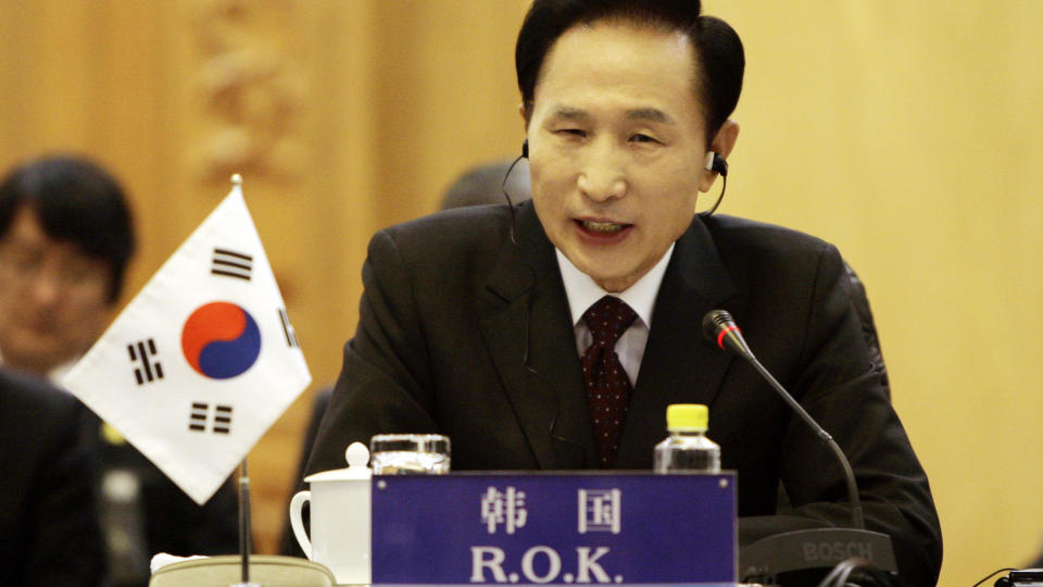 KAN BLI TR�BBEL: S�r-Koreas president Lee Myung-bak kan f� problemer ettersom Nord-Korea kommer med nye anklager mot landet. FOTO: AFP/ POOL