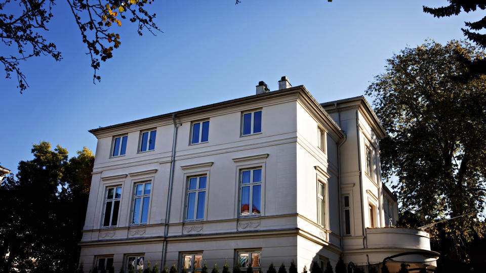 P� BILLIGSALG: 40 millioner skal Reitan ha gitt for denne praktvillaen p� Briskeby i Oslo som han har kj�pt av bedragerisiktede Bj�rn Sell�g. Det er 30 millioner under den f�rste prisantydningen. Foto: NINA HANSEN/ DAGBLADET