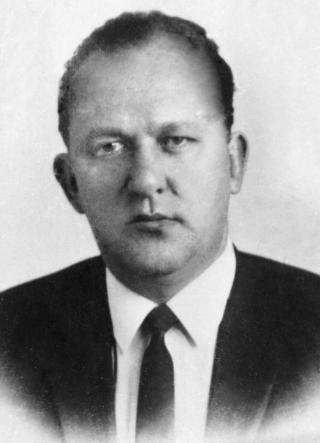 LOKKET TREHOLT I FELLA: If�lge det f�rste avh�ret med Treholt, et avh�r han senere gikk bort fra, lokket KGBs Genadij Titov ham i fella med fotografier. Han truet med � vise bildene til Treholts kone. Titov ble en av Treholts mest sentrale kontakter i flere �r. Foto: PST / SCANPIX