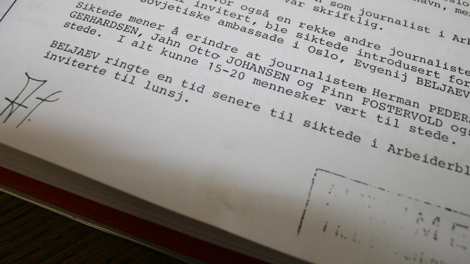 HEMMELIGSTEMLET AVH�R: Arne Treholt satte sine intialer p� avh�ret som ble tatt rett etter p�gripelsen i januar 1984. Senere trakk han avh�ret. Han mente seg presset.