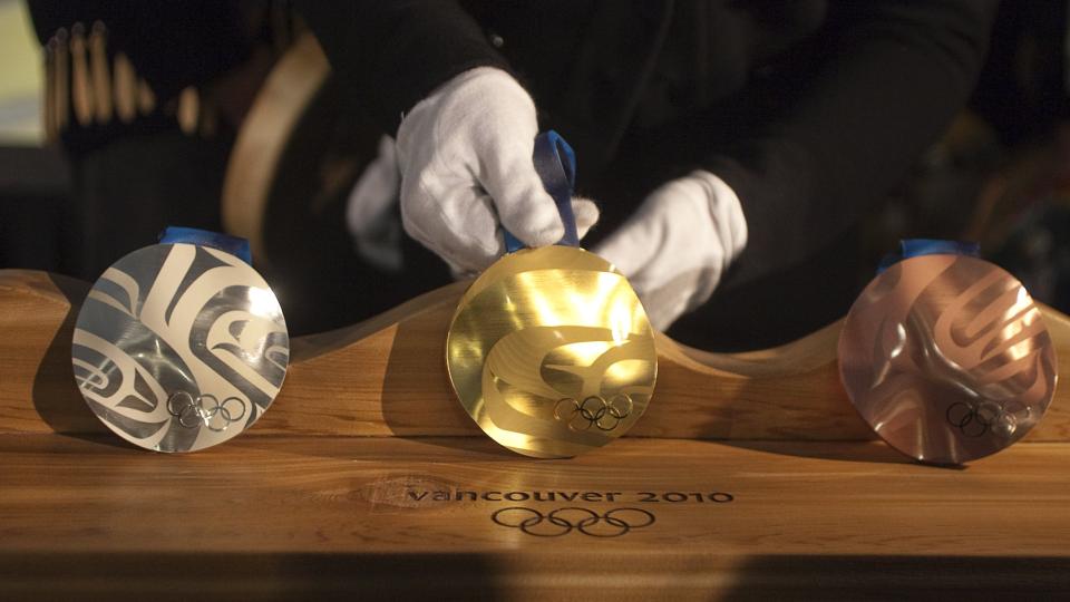 DETTE ER OL-MEDALJENE: Det er medaljer av denne typen de norske ut�verne skal kjempe om i Vancouver-OL neste �r. Foto: REUTERS
