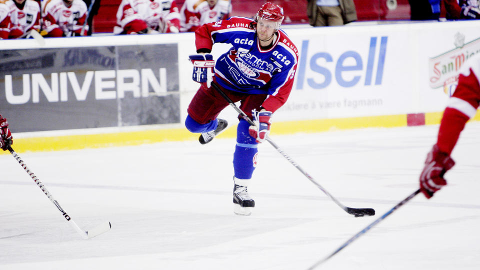 N�RMER SEG L�RENSKOG: Lars Erik Lund scoret ett av m�lene da V�lerenga vant 4-1 mot L�renskog. Arkivfoto: Stian Lysberg Solum / SCANPIX