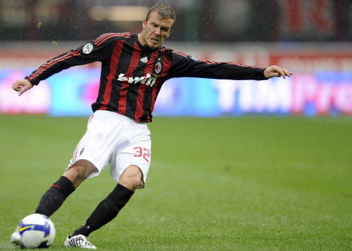 TILBAKE I R�DT OG SORT: David Beckham vender tilbake til AC Milan etter nytt�r. Foto: AFP