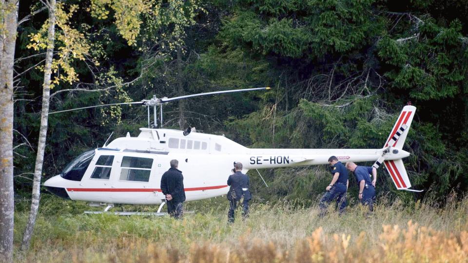 BLE SJEKKET MOT HELIKOPTERRANET: 42-�ringen ble sjekket opp mot helikopterranet i Stockholm 23. september, men ble senere sjekket ut. N� har mannen f�tt en kjempebot fordi han tok med seg nesten 600 000 svenske kroner til Norge uten � fortolle dem. Foto: SCANPIX