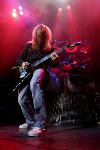 TRUER MED JULING: Dave Mustaine er en h�yt respektert metalmusiker, men ogs� kjent for � slenge med leppa. Foto: SCANPIX