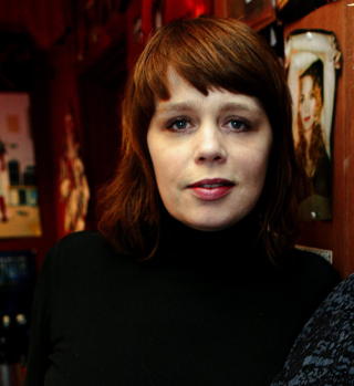 SYNES DET ER KOMISK: NRKs Kristin Winsents om � bli truet med juling av intervjuobjektet.