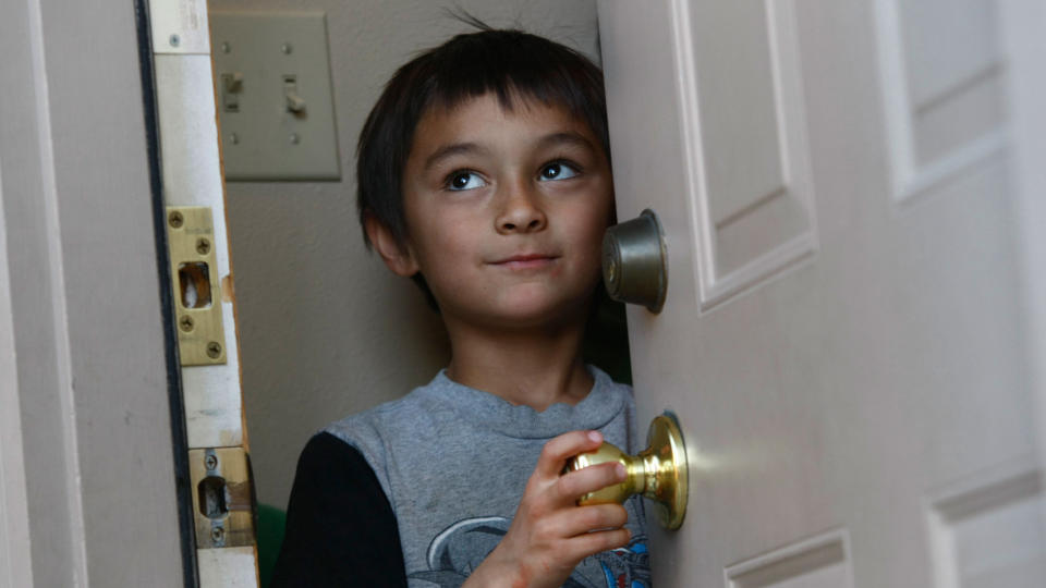 GJEMTE SEG FOR � SLIPPE KJEFT: Hele USA fulgte ballongferden i Colorado i g�r kveld, i frykt for at Falcon (6) var om bord. Etter noen timer viste det seg at han hadde gjemt seg i familiens garasje.   Foto: AFP PHOTO/SCANPIX