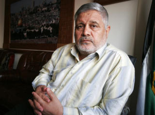 MER POPUL�RE: Hamas-topp Ahmed Yousef mener Hamas kan tilpasse seg nye omstendigheter. Mer press mot organisasjonen, vil bare gj�re dem mer popul�re, mener han. Foto: Nils-Inge Kruhaug / SCANPIX