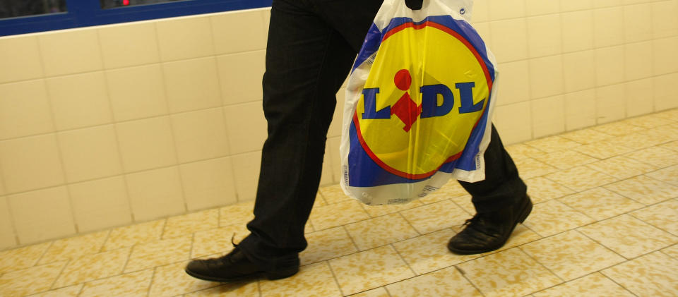 TOK OVER DEN TYSKE BUTIKKFIASKOEN: Den tyske billigkjeden Lidl falt ikke i smak hos norske forbrukere og ble i 2008 solgt til Reitangruppen. Arkivfoto: REUTERS/SCANPIX