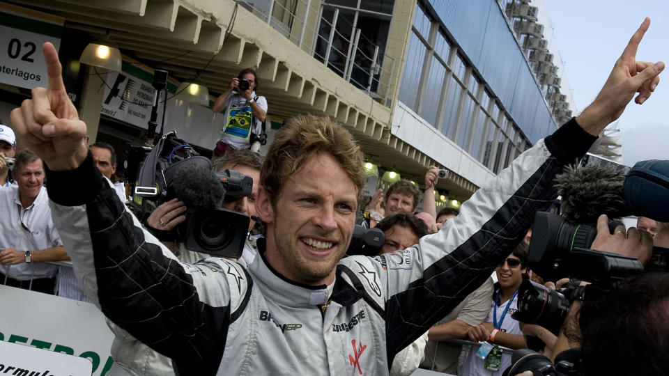 VERDENSMESTER: Jenson Button kan endelig kalle seg verdensmester i formel 1 etter at briten tok de n�dvendige poengene som skulle til i S�o Paulo.Foto: SCANPIX/AFP PHOTO/ANTONIO SCORZA