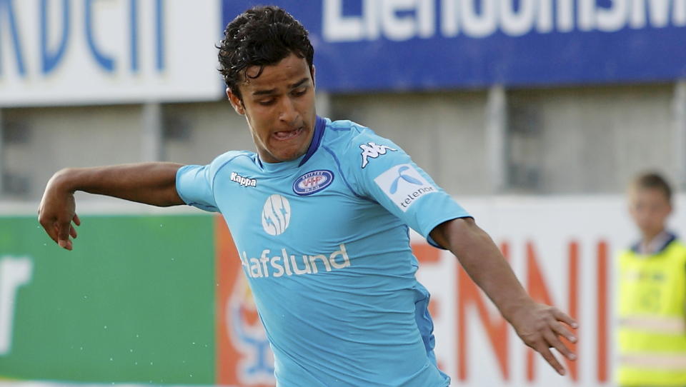 F�RSTEVALG: Martin Andresen er full av lovord om Harmeet Singh. VIF-manageren mener han ikke har sjanse til � ta plassen p� midtbanen fra unggutten.Foto: Svein Ove Ekornesv�g / SCANPIX