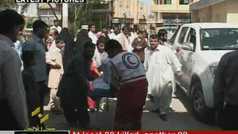 SELVMORDSANGREP: Fem offiserer skal ha mistet livet under dagens selvmordsangrep i Iran. Iranske styresmakter anklager Pakistan og USA for � v�re involvert i angrepet. (AP Photo/Press TV)