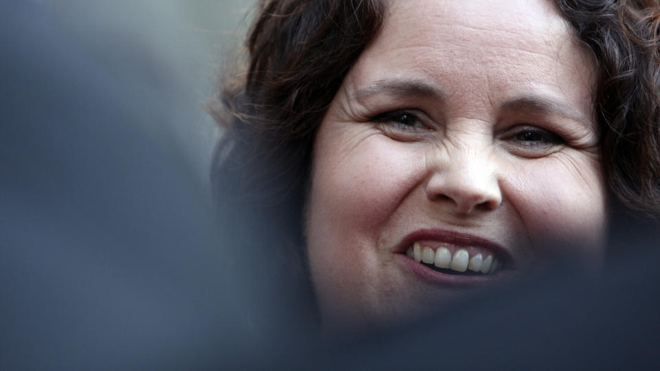 P� VEI UT AV POLITIKKEN: N�rings- og handelsminister Sylvia Brustad holdt en pressekonferanse om Aker-saken utenfor N�rings- og handelsdepartementet. Foto: Lise �serud/SCANPIX
