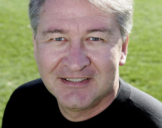 PRESENTERTE R�DE TALL: Branns adm.dir. Bj�rn Dahl.Foto: Gorm Kallestad, Scanpix