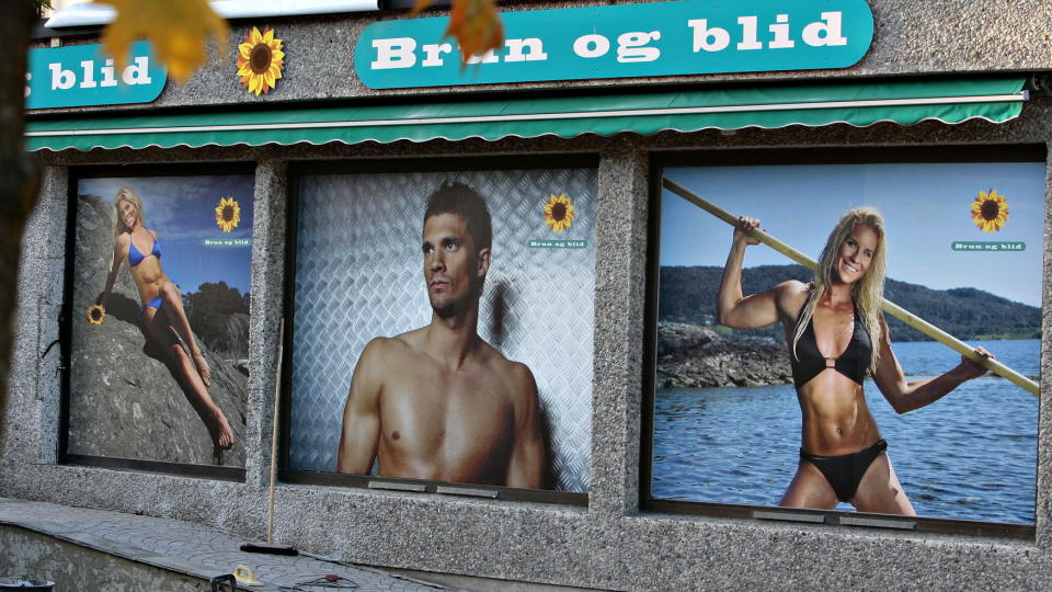 F�R FORTSETTE � BRUKE LETTKLEDDE REKLAMEBILDER: Brun og Blid inngikk forlik med Cathrine Lars�sen som gir dem retten til � bruke disse bildene videre. Forliket inneb�rer at solkjeden betaler stavhopperen 100 000 kroner i �ret. - Vi har det juridiske p� v�r side, men im�tekommer henne for � v�re hyggelig, sier daglig leder Thorstein Frantzen til BA. Foto: Arnt E. Folvik