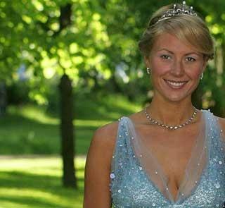 ELDSTEDATTER: Camilla Hagen har en liten s�nn med fallskjermhopper Tore Buer som hun m�tte gjennom milj�et. Foto: DAGBLADET