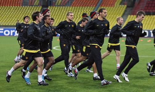 SVEKKET UNITED: Flere sentrale spillere er blitt hjemme i Manchester. Av de som er p� plass i Moskva vurderer Ferguson etter sigende � hvile et par mann med tanke p� s�ndagens storkamp. Foto:  EPA/IGOR KHARITONOV