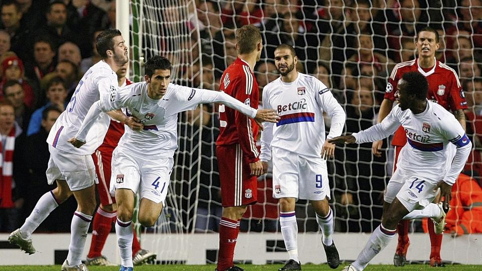 MOTGANGEN BARE VOKSER: Maxime Gonalons jubler etter � ha utliknet mot Liverpool etter 72 minutter. Men det skulle bli enda verre for de helr�de. Foto: REUTERS/Phil Noble