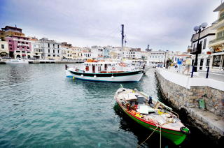 HELLAS: Nummer to p� ferietoppen. Aller mest popul�r er Kreta, her fra den fine havna i Agios Nikolaos. Foto: John Terje Pedersen