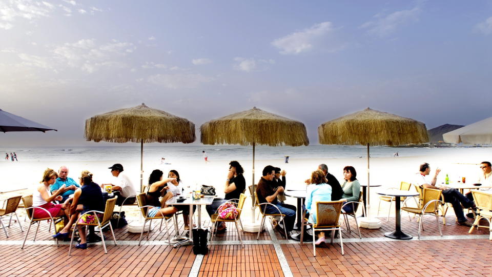 LAS PALMAS: Spania er et popul�rt reisem�l hele �ret. Her  er strandpromenaden p� Las Canteras-stranden p� Gran Canaria.  Foto: John Terje Pedersen
