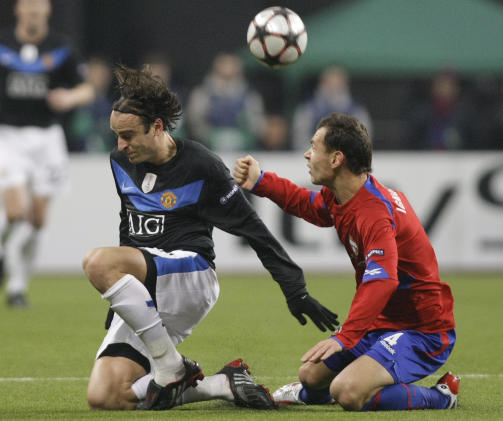 SJANSEFATTIG: Dimitar Berbatov og Manchester United sleit lenge med � skape noe i Moskva. Eller ville de bare ikke? Foto: AP
