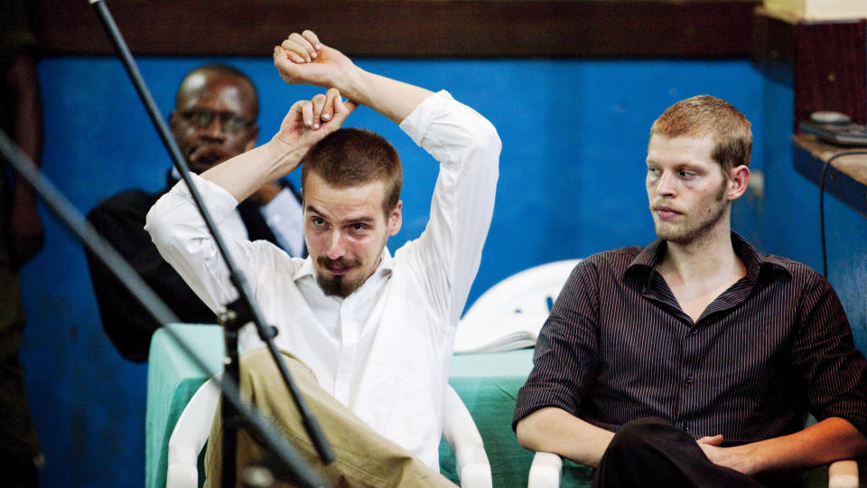 Pause: Tjostolv Moland gestikulerer under forige ukes runde i ankesaken mot han og Joshua French. I bakgrunnen Moland og French sin kongolesiske advokat, Likwela. N� kan det bli lenge til neste rettsm�te. Foto: Tore Meek / Scanpix