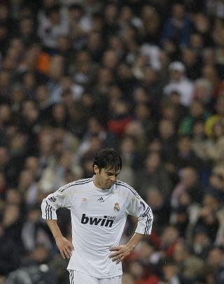 KAK�-NEDTUR: Det ble et surt m�te med gamle lagkamerater for Kak�. Foto: AP