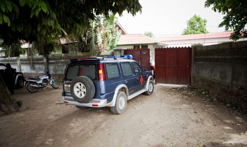 I AMBULANSE: Tjostolv Moland ble torsdag brakt til sentralsykehuset i Kisangani. Foto: Tore Meek/Scanpix