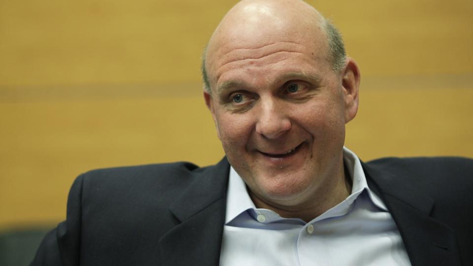 HVA SNAKKER HAN OM? Microsoft-topp Steve Ballmer sier at det kommer Blu-ray til Xbox 360. Foto: AP Photo/Ted S. Warren/SCANPIX