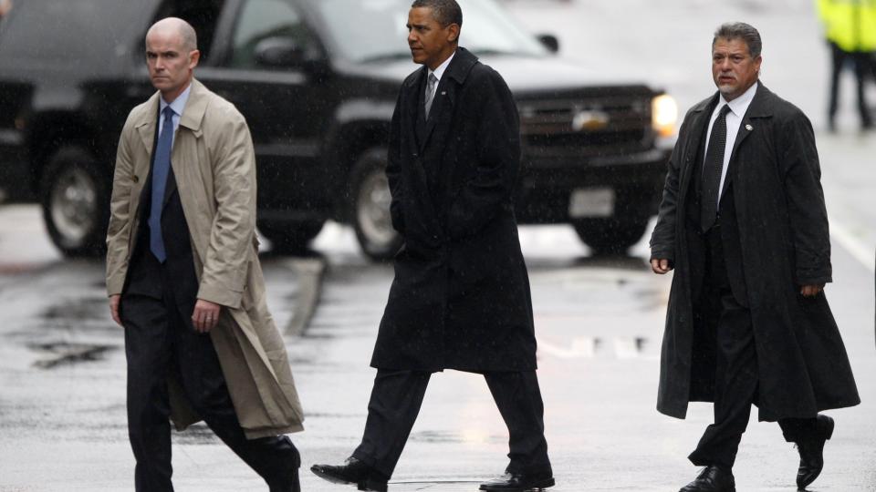 KOMMER MED STORT F�LGE: Obama blir ei ekstra natt i Oslo, og legger derfor beslag p� alle Grand Hotells suiter og rom i to netter. Foto: REUTERS/Jason Reed/Scanpix