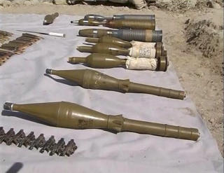INGEN VET HVOR MANGE UTLENDINGER SOM KJEMPER HER: Taliban og deres samarbeidspartnere kjemper med rifler, maskingev�r, anti-tank-v�pen, rakettdrevne granater, bombekastere og raketter med lengre rekkevidde i Waziristan. De er ogs� eksperter p� bomber, og utf�rer selvmordsaksjoner i hele Pakistan. Foto: REUTERS