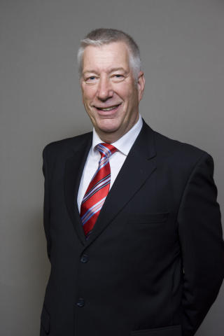 T�R IKKE SP�: Finansminister Sigbj�rn Johnsen (Ap) t�r ikke sp� n�r finanskrisen slipper taket p� norsk �konomi. Den kan blusse opp igjen, advarer han. Foto: SCANPIX