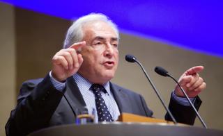 LIV OG D�D: Vi snakker faktisk om liv og d�d. Om barn som sulter p� grunn av krisen. Vi har 86 medlemsland � ta hensyn til, og alle vil bli h�rt. Det er krevende, vedg�r Dominique Strauss-Kahn. Foto: SCANPIX