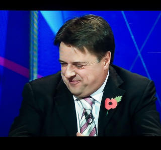 BOLTRET SEG: Nick Griffin scoret stort p� � delta p� Question Time. Foto: AFP PHOTO/Leon Neal/Scanpix