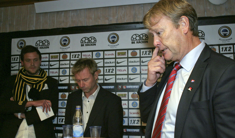 TAPTE BUNNKAMP: �ge Hareide og �rgryte gikk p� en smell mot bunnkollega Djurg�rden. Tre poeng hadde skaffet den norske treneren et pusterom fra bunnen, i stedet er det m�lforskjell som skiller kvalikplass og direkte nedrykk. Foto: Bj�rn Olsson / Scanpix