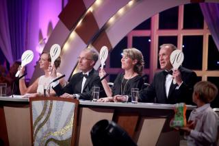 NY REKORD: Fl�ysvik var den eneste dommeren som ikke ga Carsten 10 poeng. Foto: EIRIK URKE