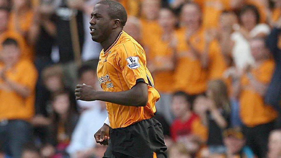 STRAFFET: Jozy Altidore kom f�rst for sent, ble vraket, og la deretter ut en twitter-melding om vrakingen. Det kostet amerikaneren plassen i troppen, samt noen kroner av l�nn. Foto: Dave Howarth / AP.