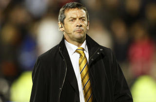 IRRITERT.<: Hull-sjef Phil Brown n�ler ikke med � straffe den innleide spissen. Foto: Sang Tan / AP.