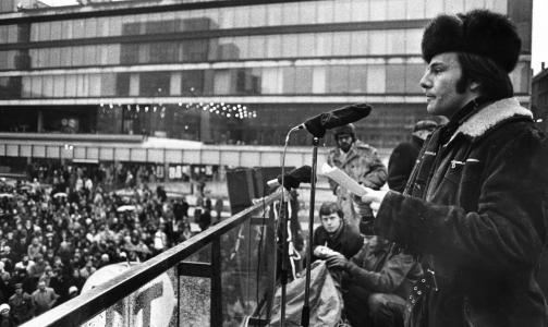 KJENT: Forfatter og journalist Jan Guillou under en demonstrasjon i mars 1974 i forbindelse med den s�kalte IB-aff�ren(Se faktaboks). Foto: Scan-Foto/Pressens Bild, Per Nilsson