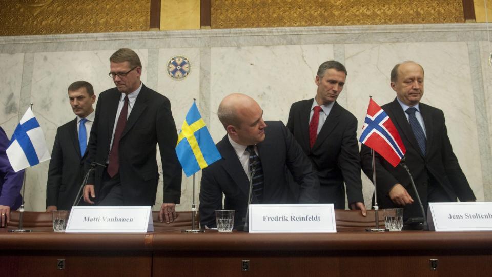 TROR P� AVTALE:  Fra venstre: Estlands statsminister Andrus Ansip, Finlands statsminister Matti Vanhanen, Sveriges statsminister Fredrik Reinfeldt, Norges statsminister Jens Stoltenberg og Litauens statsminister Andrius Kubilius var blant deltakerne under statsministerm�tet i Stockholm mandag 26. oktober. Foto: AP Photo / Leif R Jansson / Scanpix
