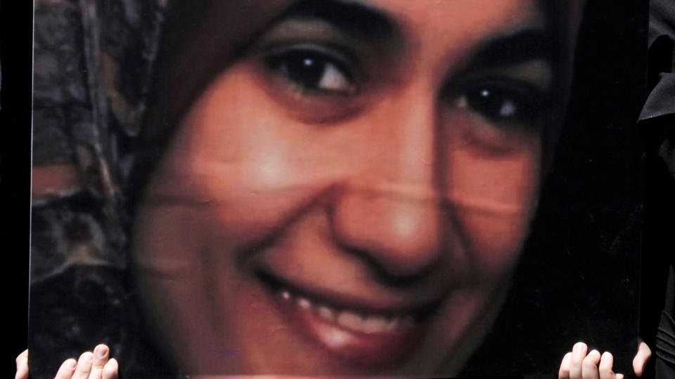 DREPT: Under en rettssak ble gravide Marwa el-Sherbini brutalt drept med 18 knivstikk foran rystede tilskuere og sin egen familie. Foto: AFP PHOTO / Scanpix