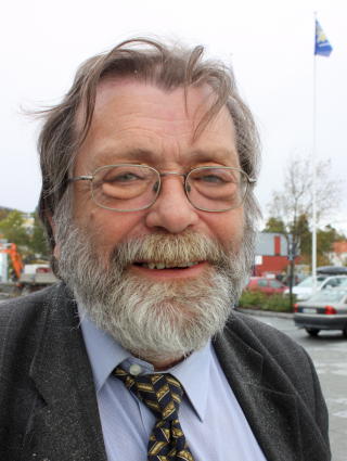 - L�RER � TAKLE AP: Professor og AP-medlem Frank Aarebrot mener Hanssen bruker sin kunnskap for � l�re for med penger � takle Ap. Foto: Kjell Herskedal / Scanpix