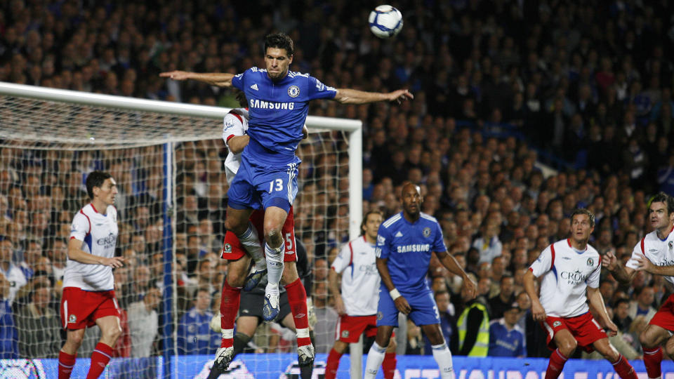 SMITTE P� STAMFORD BRIDGE: Blackburn-sjef Sam Allardyce er overbevist om at Chelsea-spillerne ble smittet av svineinfluensa da de m�tte syke Blackburn-spillere p� banen l�rdag. Foto: AFP/GLYN KIRK