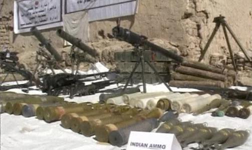 BESLAGLAGT AMMUNISJON: Den pakistanske h�ren viser fram v�pen de skal ha beslaglagt fra gjemmestedene til jihadistene i S�r-Waziristan. Forstatt er store omr�der utenfor h�rens kontroll. Talibankrigerne og deres allierte kan trekke seg tilbake i fjellene og drive geriljakrig. Foto: REUTERS