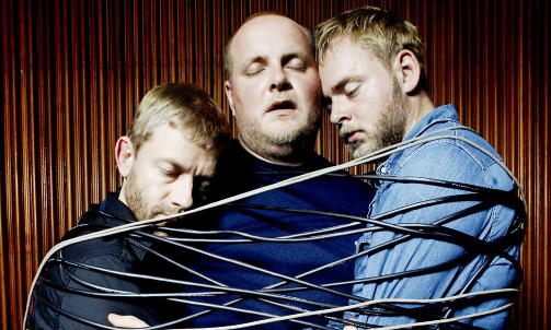 FORTSETTER SOM F�R: Steinar Sagen, programleder for P3s �Radioresepsjonen�, sier de nye reglene ikke f�r store konsekvenser for dem. - Det er mest musikkprogrammene det g�r ut over, sier Sagen - her avbildet med makkerne Bjarte Tj�stheim (t.v.) og Tore Sagen (t.h.).
Foto: Lars Myhren Holand/Dagbladet